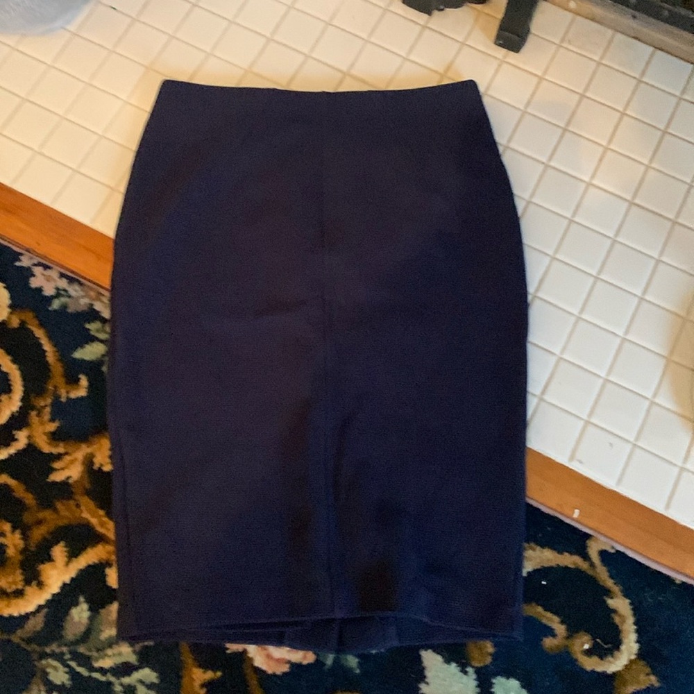 Boden exposed back zip‎ pencil skirt in navy. Worn 2 times. Retail 99
